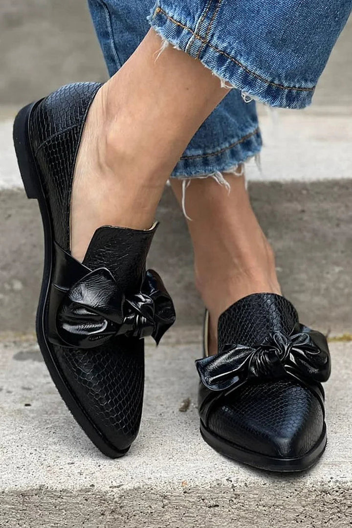 Georgia | Black Loafer With Shiny Bow