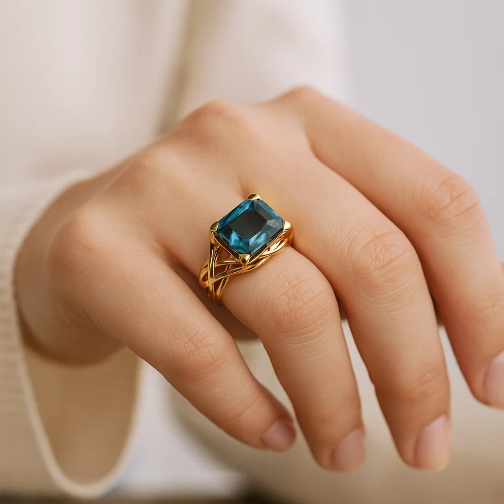 VINTAGE GOLD BLUE ZIRCONIA RING